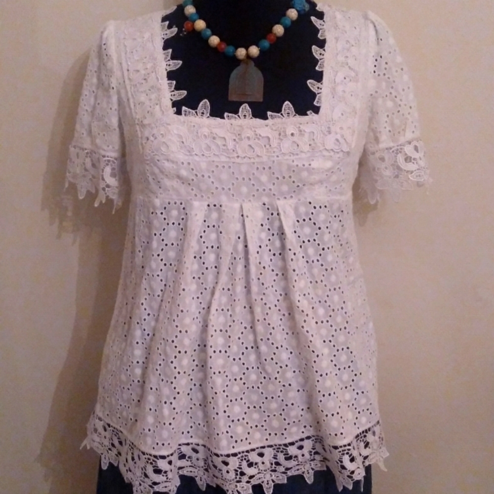 🤎Eyelet and Lace tunic top